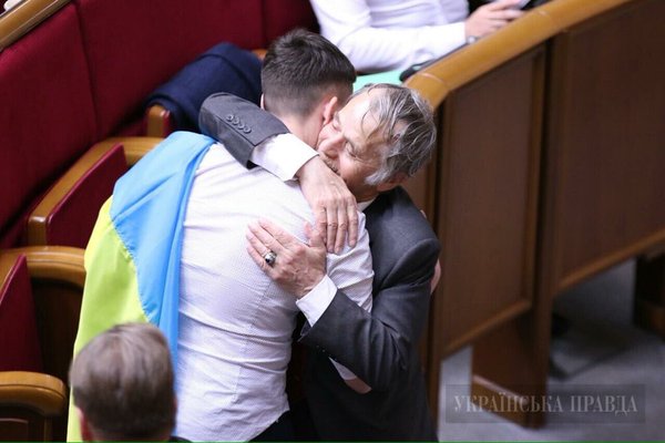 #Savchenko + #Crimea Tatar leader Dzhemilev hug in #Ukraine parl. His son is in prison in Russia v @ukrpravda_news